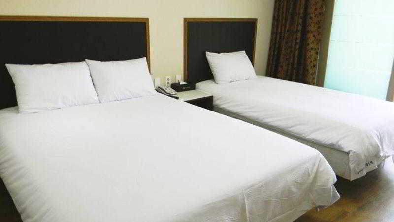 Sims Hotel Jeju Exterior photo