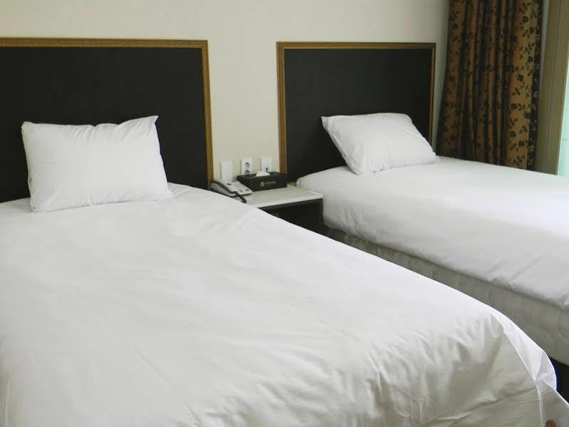 Sims Hotel Jeju Exterior photo