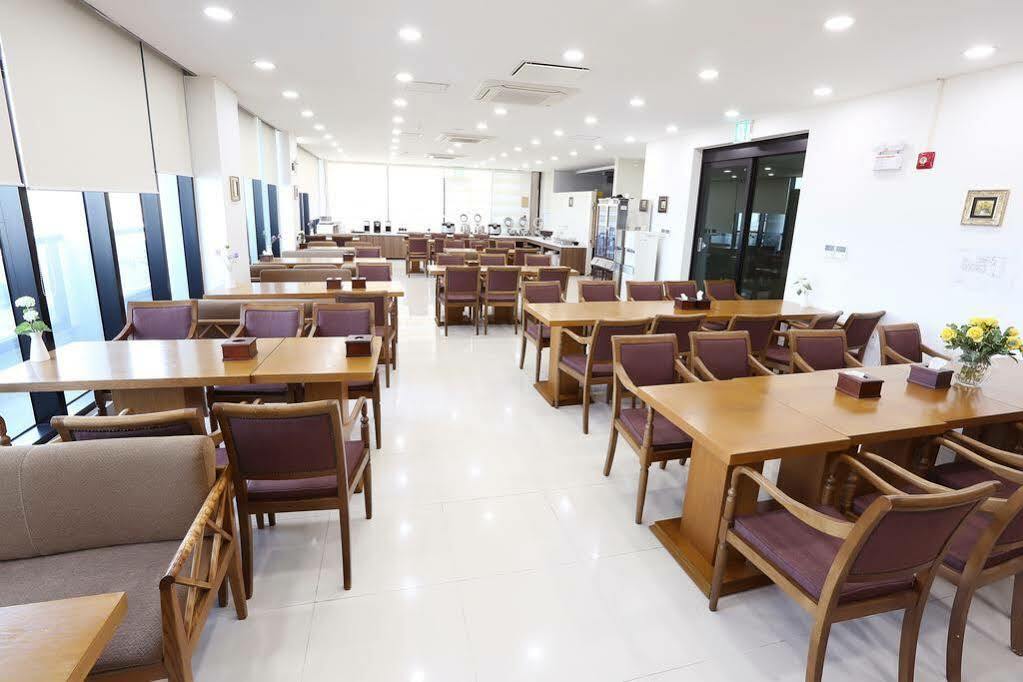 Sims Hotel Jeju Exterior photo