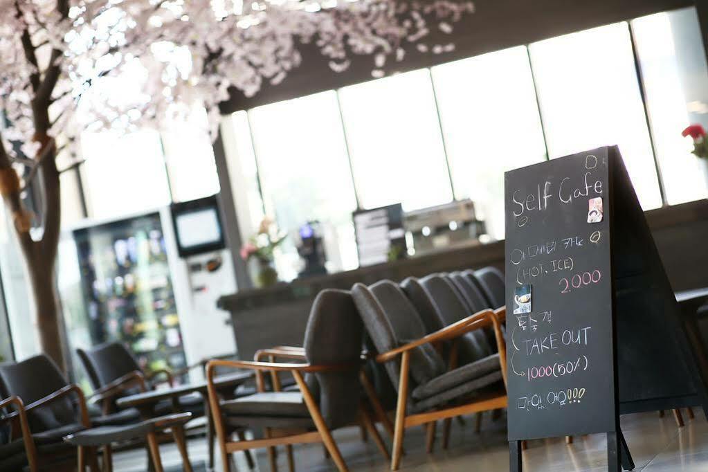 Sims Hotel Jeju Exterior photo
