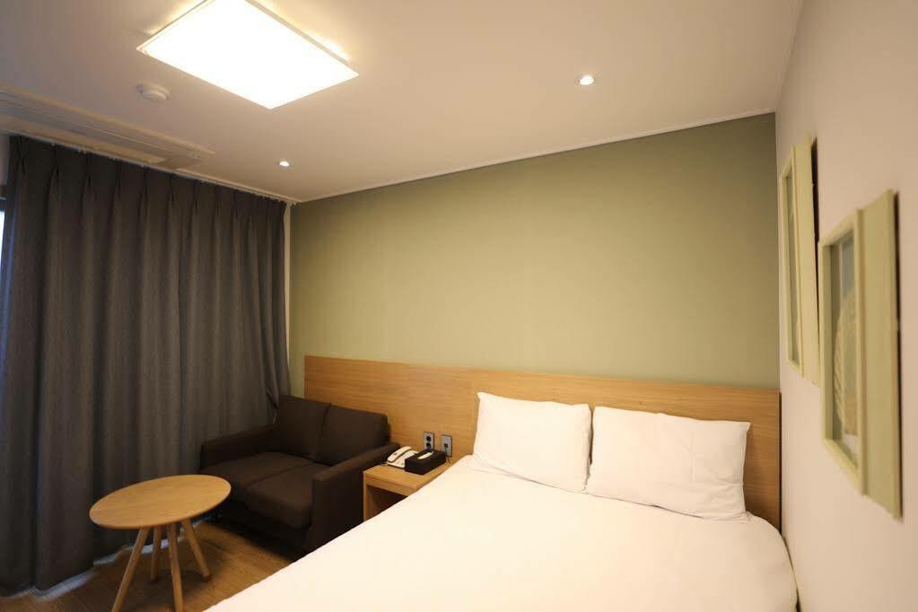 Sims Hotel Jeju Exterior photo